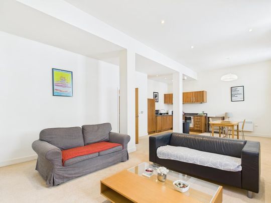 3 bedroom flat to rent - Photo 1