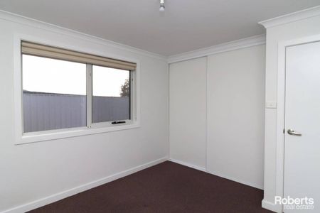 NEAT & TIDY UNIT IN NEWNHAM - Photo 3