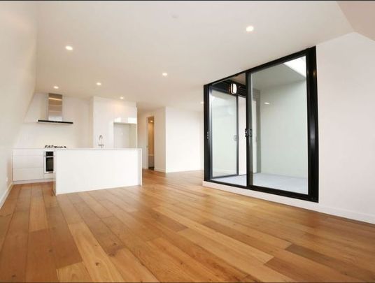 Breathtaking 2 Bed /2 Bath Apartment in the Heart of Collingwood - Photo 1