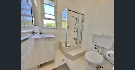 Beautiful Family Home! - Photo 2