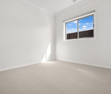 MODERN 4 BEDROOM FAMILY HOME! - Photo 5