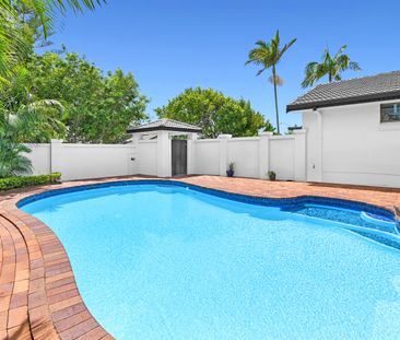 22 Kurrawa Avenue, Mermaid Waters QLD 4218 - House For Rent | Domain - Photo 5