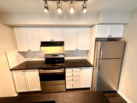 For Lease - 4975 Southampton Drive Unit# 300, Mississauga, Ontario - Photo 4