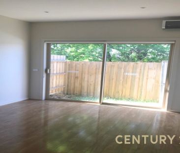 Spacious Townhouse with Private Balcony & Lock-Up Garage - Photo 6