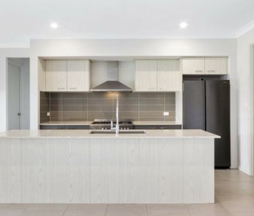 Gorgeous 4 Bedroom Home in Great Location! - Photo 6