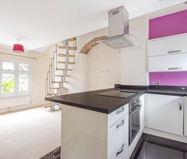 Stroude Road, Virginia Water, Surrey, GU25 4BU - Photo 2