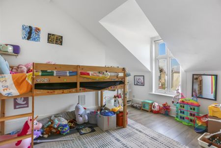 3 bedroom flat to rent - Photo 3