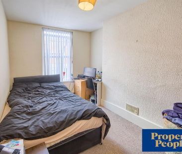 18 Fitzroy Avenue, Belfast, BT7 1HW - Photo 3