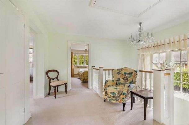 Knightlea Cottage, Quality Street, Merstham, RH1 - Photo 1