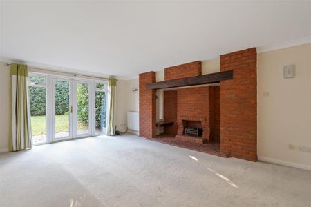 4 bedroom detached house to rent - Photo 3