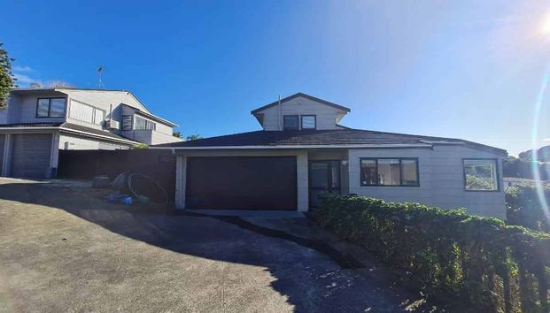 3 bedrooms available in a 4 bedroom home - Photo 1