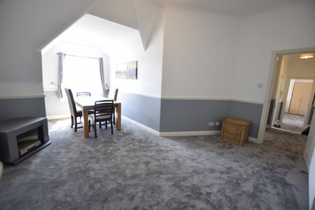 2 bed flat to rent in Dalkeith Steps, Bournemouth, BH1 - Photo 3