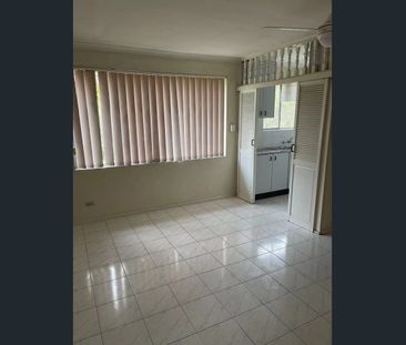 NARWEE - 2 BEDROOM UNIT WITH LUG CLOSE TO STATION - Photo 1