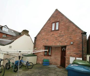 4 bedroom detached house to rent - Photo 2