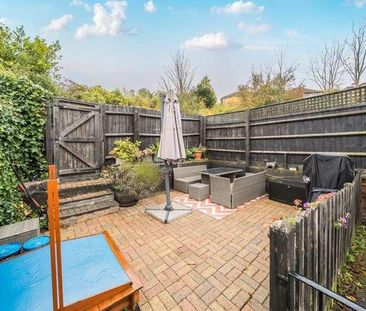 Hillview Gardens, High Wycombe, HP13 - Photo 2