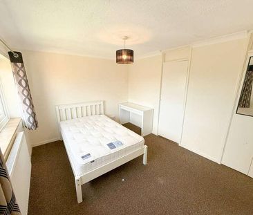 Eldon Way, Hockley, SS5 - Photo 1