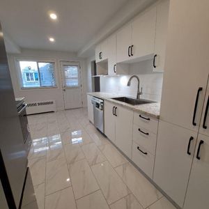 TRÈS GRAND ET LUXUEUX 4½ À LOUER À POINTE-CLAIRE - Photo 2