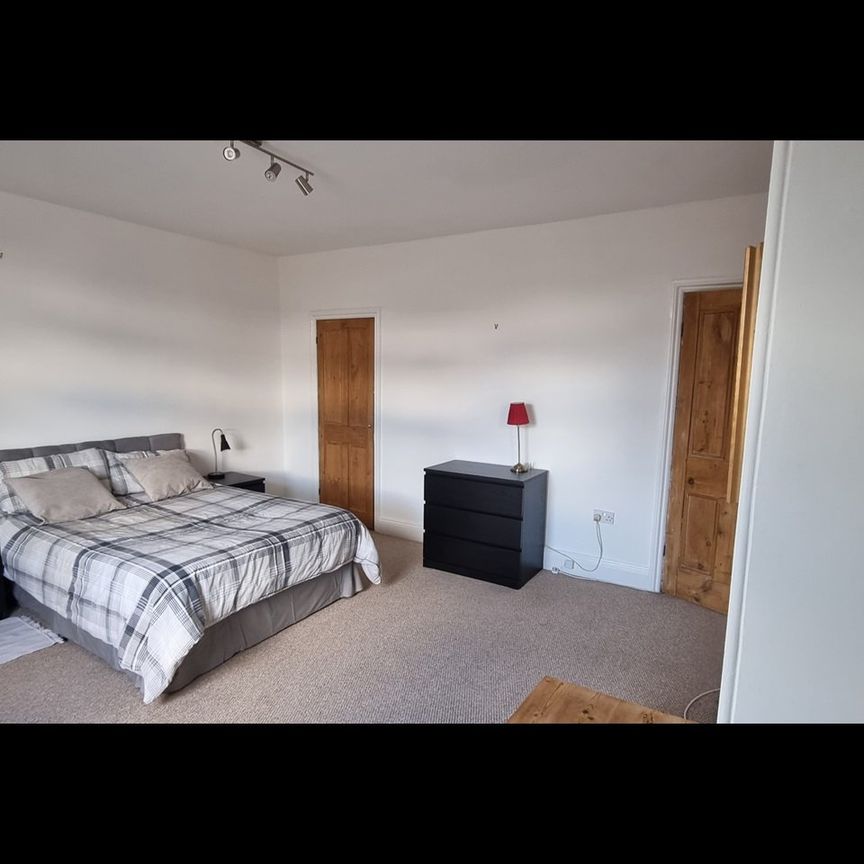 Room in a Shared House, Arthington View, LS10 - Photo 1