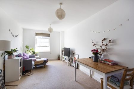 1 Bed Flat - Photo 5