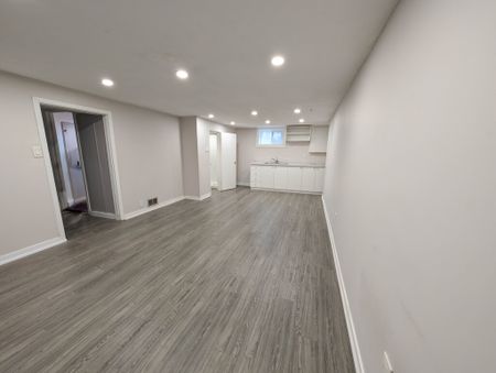 6-Bedroom House with Full In-Law Suite – St. Catharines! - Photo 2