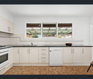 Spacious Family Home - Photo 3