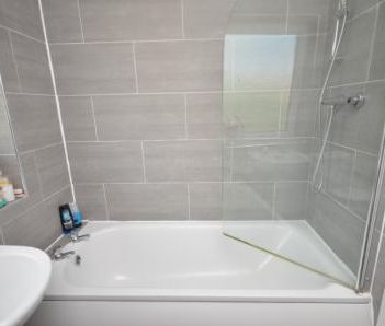 Chelveston Drive, Corby, NN17 - Photo 6