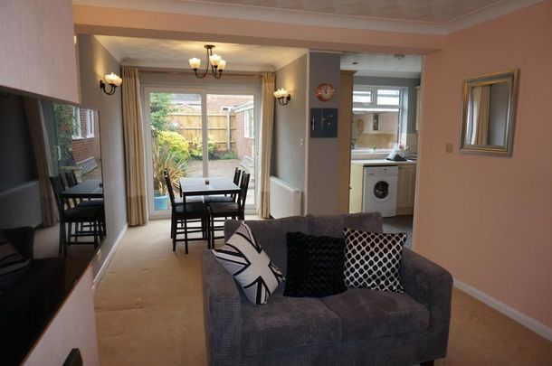 1 bedroom in a house share to rent - Photo 1