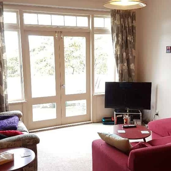 Modern 3-Bedroom Flat - Photo 1