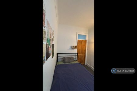3 bedroom flat to rent - Photo 2