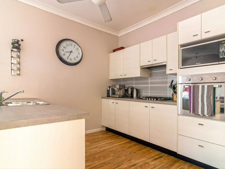 3 Bedroom Home offering Convenience - Photo 3