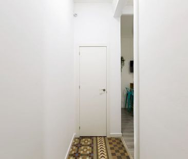 Spacious room in calle Balmes - Photo 1