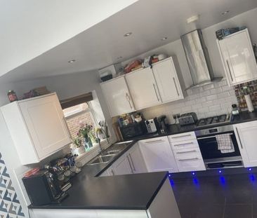 Room in a Shared House, Galsworthy Road, NW2 - Photo 3