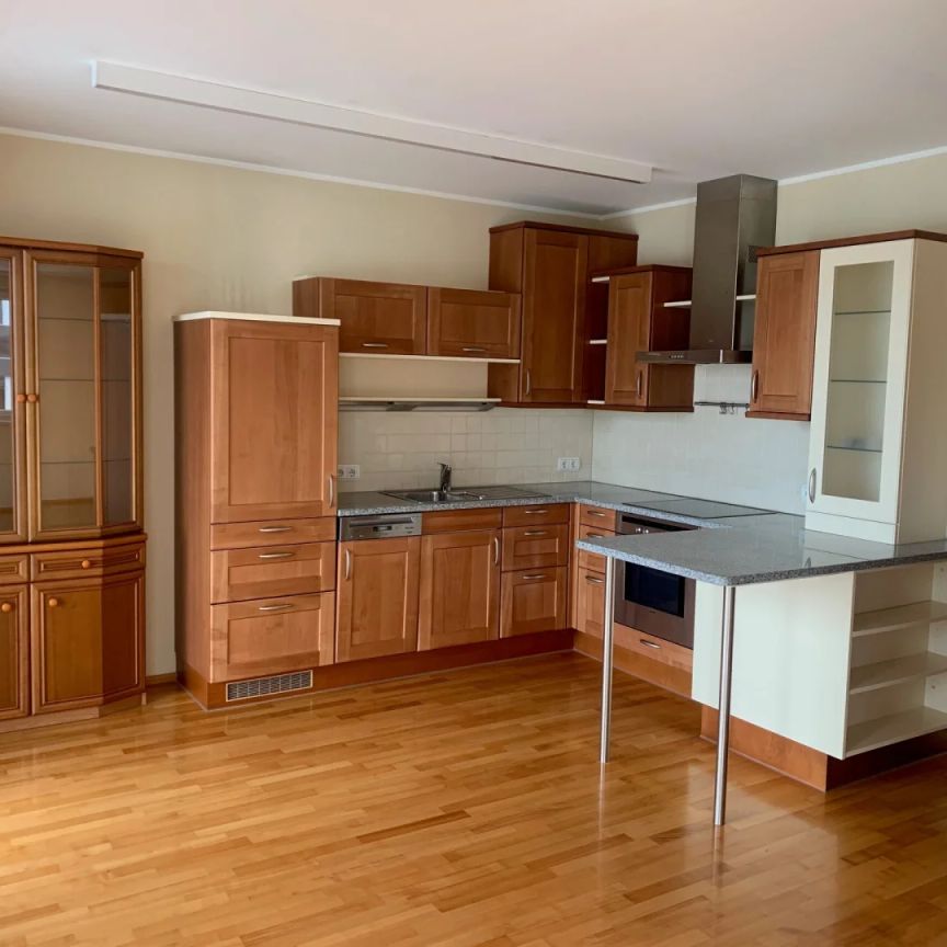 3-Zimmer-Wohnung mit möblierter Küche, Terrasse und Garagenparkplatz in beliebter Wohngegend Schärding - Foto 1