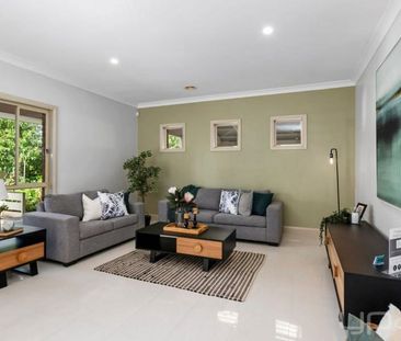 Large 3 Bedroom Home! - Photo 2