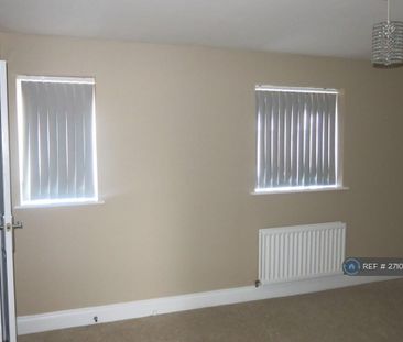 4 bedroom semi-detached house to rent - Photo 5