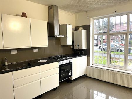 3 bedroom semi-detached house to rent - Photo 5