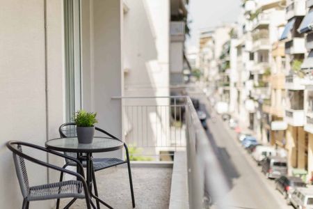 Urban 2BD Apartment in Koukaki - Photo 4