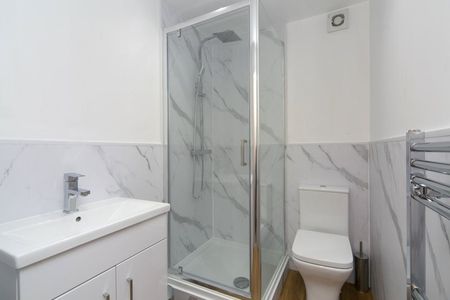 Room in a Shared House, Rosebery Grove, CH42 - Photo 4