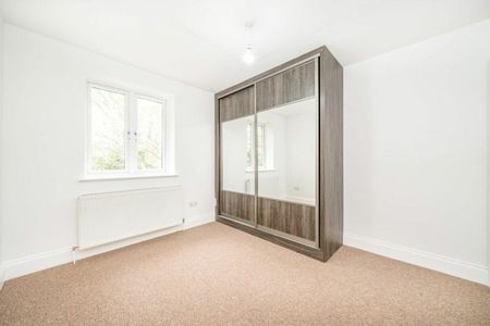 Kavsan Place, Cranford, TW5 - Photo 2