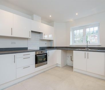 Templeside Gardens, High Wycombe - Photo 2