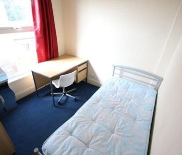 4 bedroom terraced house to rent - Photo 2