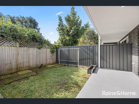 Modern and spacious 3-bedroom townhouse - Photo 3
