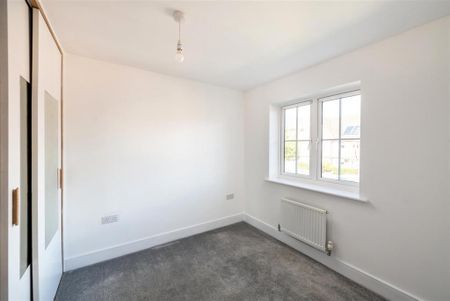 3 bedroom end of terrace house to rent - Photo 2