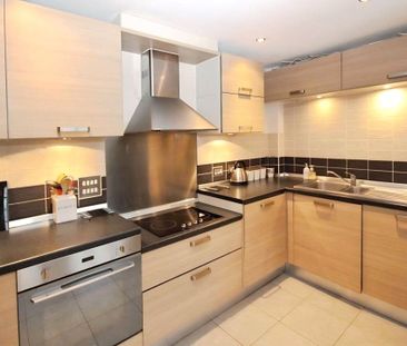 Goldsworth Road, Woking, Surrey, GU21 6LF - Photo 4