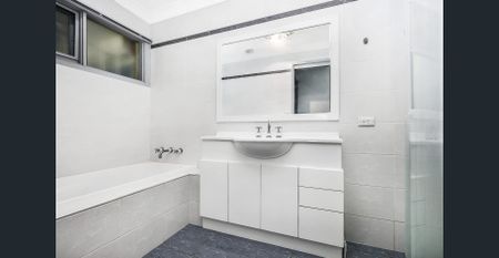 Charming family home in convenient locale - Photo 3