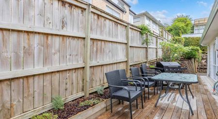 EXQUISITE 5-BEDROOM FAMILY RETREAT - Photo 3