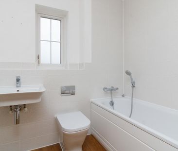 3 bedroom detached house to rent - Photo 3