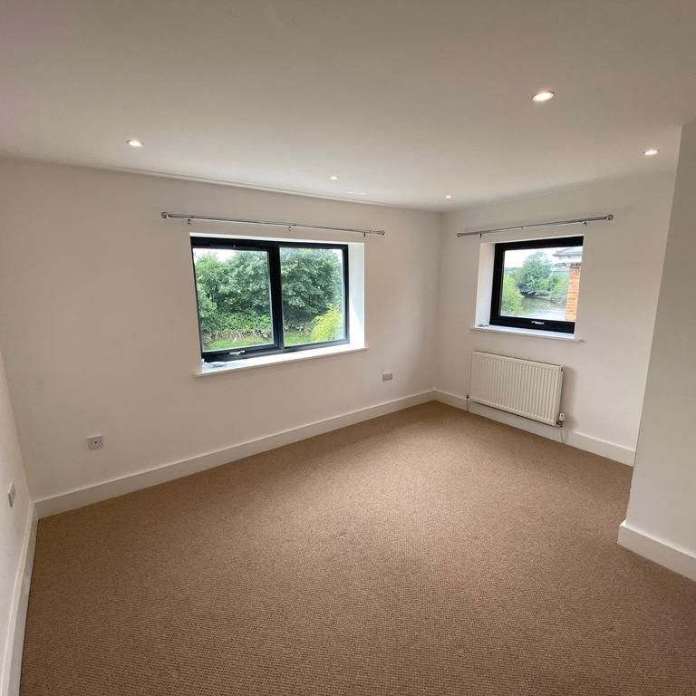 2 bedroom end of terrace house to rent - Photo 1