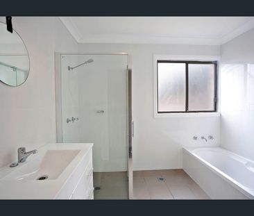 MODERN TOWNHOUSE LIVING - Photo 2