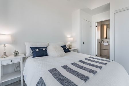 For Lease - 220 Missinnihe Way Unit# 422, Mississauga, Ontario - Photo 2